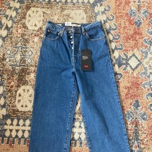 NWT LEVIS RIBCAGE STRAIGHT JEAN (28x27)